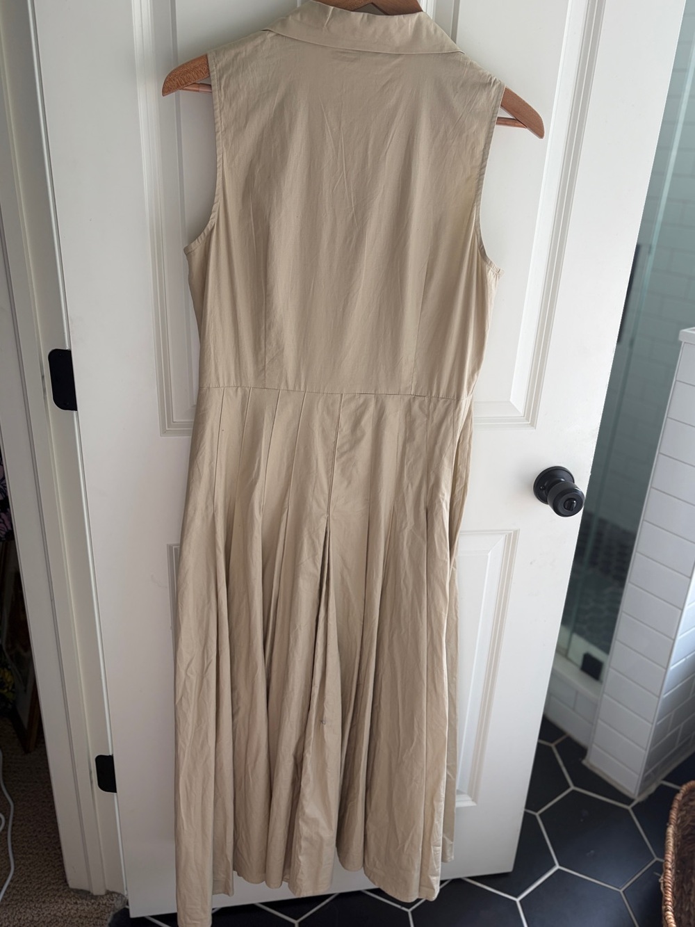Like new size 12 Chadwick’s vintage shirt dress in tan/beige. SO flattering. - Picture 4 of 11